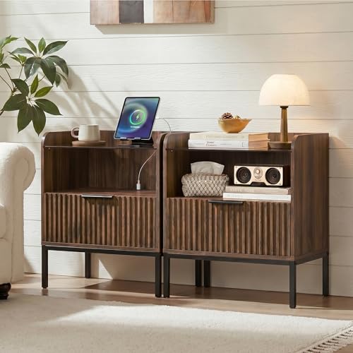 HQZX Mid Century Modern Nightstand with Charging Station, Fluted Night Stand, Bedside Table with Glass Top & Metal Legs, Wood End Table for Bedroom, Living Room (Walnut)
