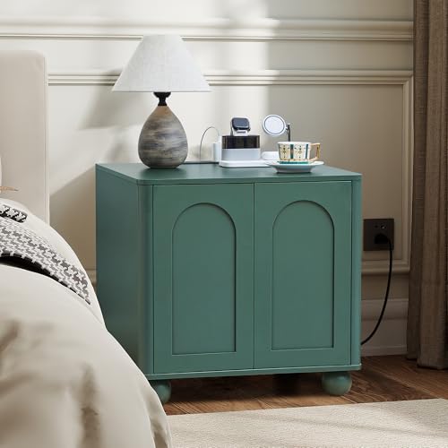 Samll Square Side Table with Charging Station, Mid Century Modern Nightstand with Storage for Bedroom Bed, Small Accent Table with Doors for Living Room Couch Sofa Chair, Office Desk - Green - size: Green-door