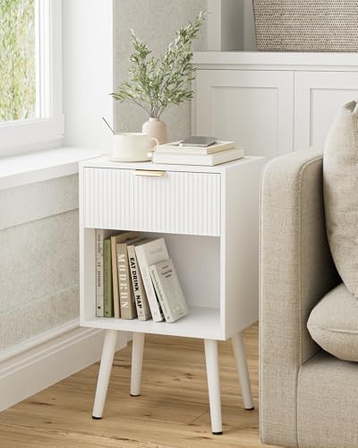 White Fluted Nightstand, Modern Bedside Table with Storage Drawer, Wood Night Stand Side End Table for Bedroom, Living Room, Office - color: White