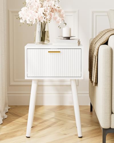 Night Stand Set 2, White Nightstand with Fluted Doors, Small Modern Mid-Century Bedside Table for Bedroom, End Table for Living Room - color: White