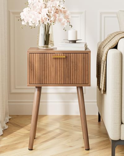 Night Stand Set 2, Walnut Nightstand with Fluted Doors, Small Modern Mid-Century Bedside Table for Bedroom, End Table for Living Room - color: Walnut