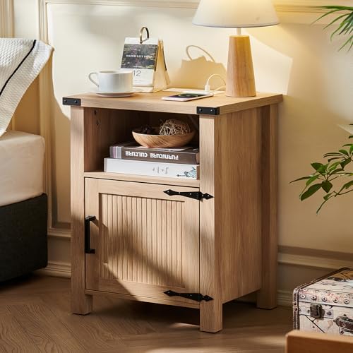 Joaxswe Boho Fluted Nightstand for Bedroom, 18" Rustic Night Stand with Charging Station & USB Port, Modern Accent Bedside Tables with Open Storage Shelf & Door, Wood End Table for Home, Natural Oak - color: Natural Oak