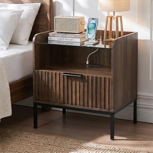 HQZX Mid Century Modern Nightstand with Charging Station, Fluted Night Stand, Bedside Table with Glass Top & Metal Legs, Wood End Table for Bedroom, Living Room (Walnut)