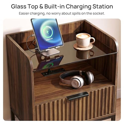 HQZX Mid Century Modern Nightstand with Charging Station, Fluted Night Stand, Bedside Table with Glass Top & Metal Legs, Wood End Table for Bedroom, Living Room (Walnut)